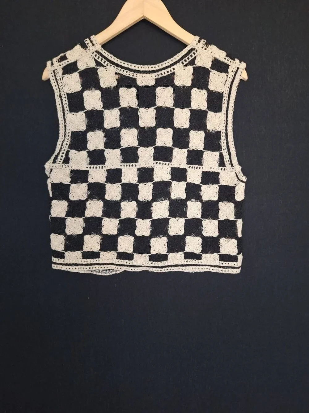 💙 Crochet Vest Black Cream Checkerboard Boho Size M/L Open Front Sweater Vest C - Picture 6 of 7